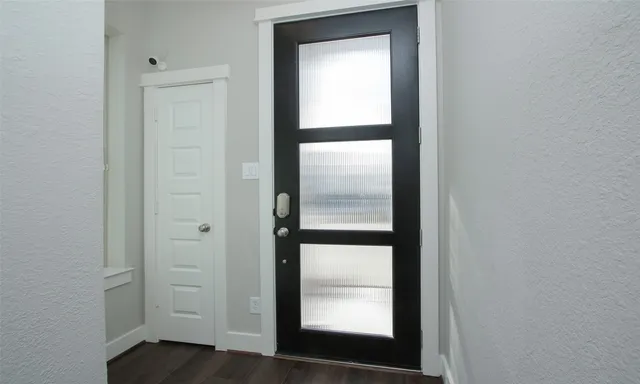 $2,800 | 12502 Malachite Way, Houston, TX 77077