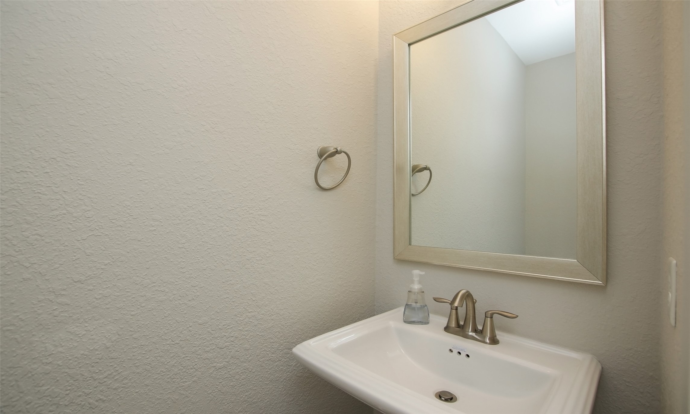 12502 Malachite Way Houston, TX 77077 - Photo 6 of 41 Half bathroom located on the first floor
