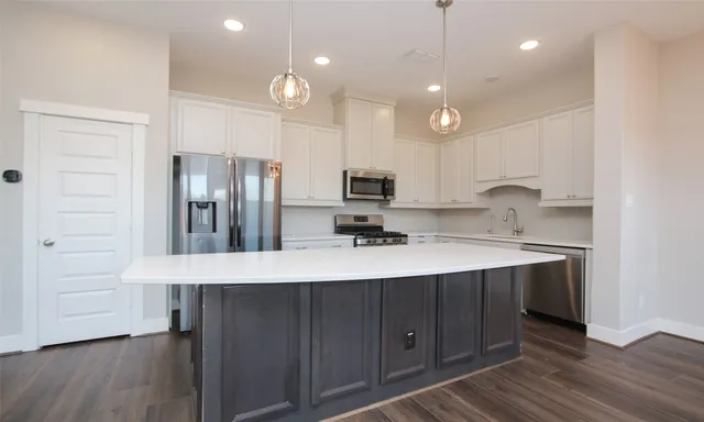 $2,800 | 12502 Malachite Way, Houston, TX 77077