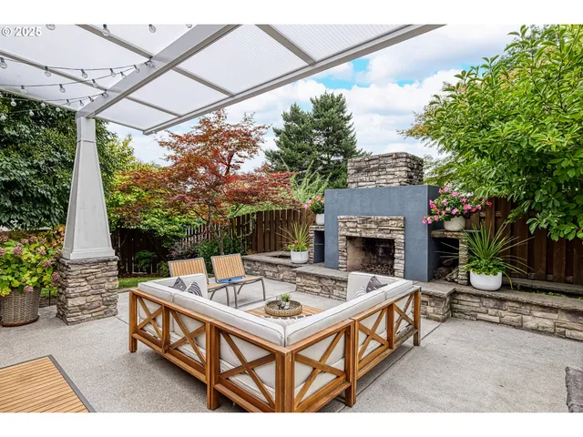 $825,000 | 14890 Southeast Lostine Drive, Clackamas, OR 97015