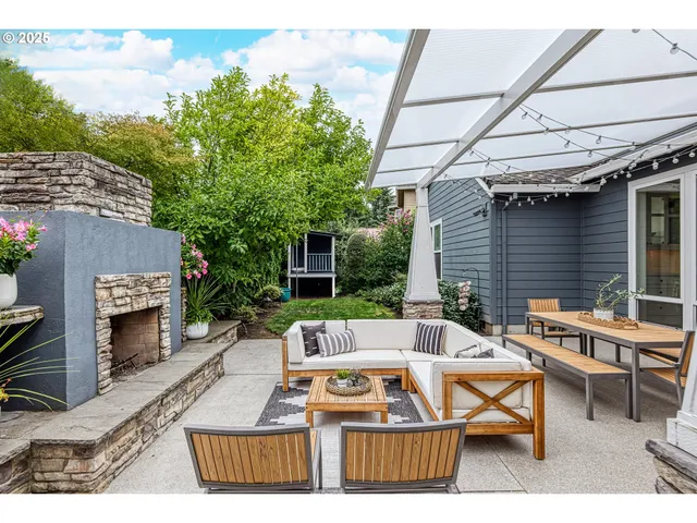 $825,000 | 14890 Southeast Lostine Drive, Clackamas, OR 97015