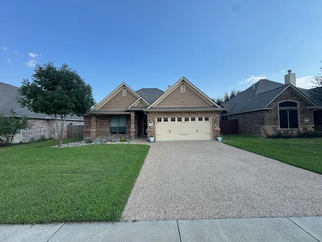 a view of house with garden