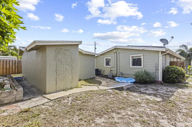 $2,800 | 3717 Pinewood Avenue, West Palm Beach, FL 33407