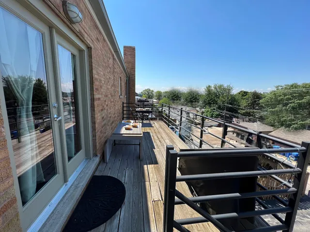 $275,000 | 3646 North California Avenue, Unit 3, Chicago, IL 60618