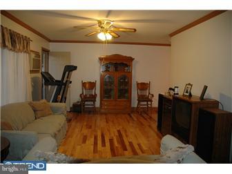 83 Idlewild Road Levittown, PA 19057 - Photo 8 of 12 Gallery Image 8