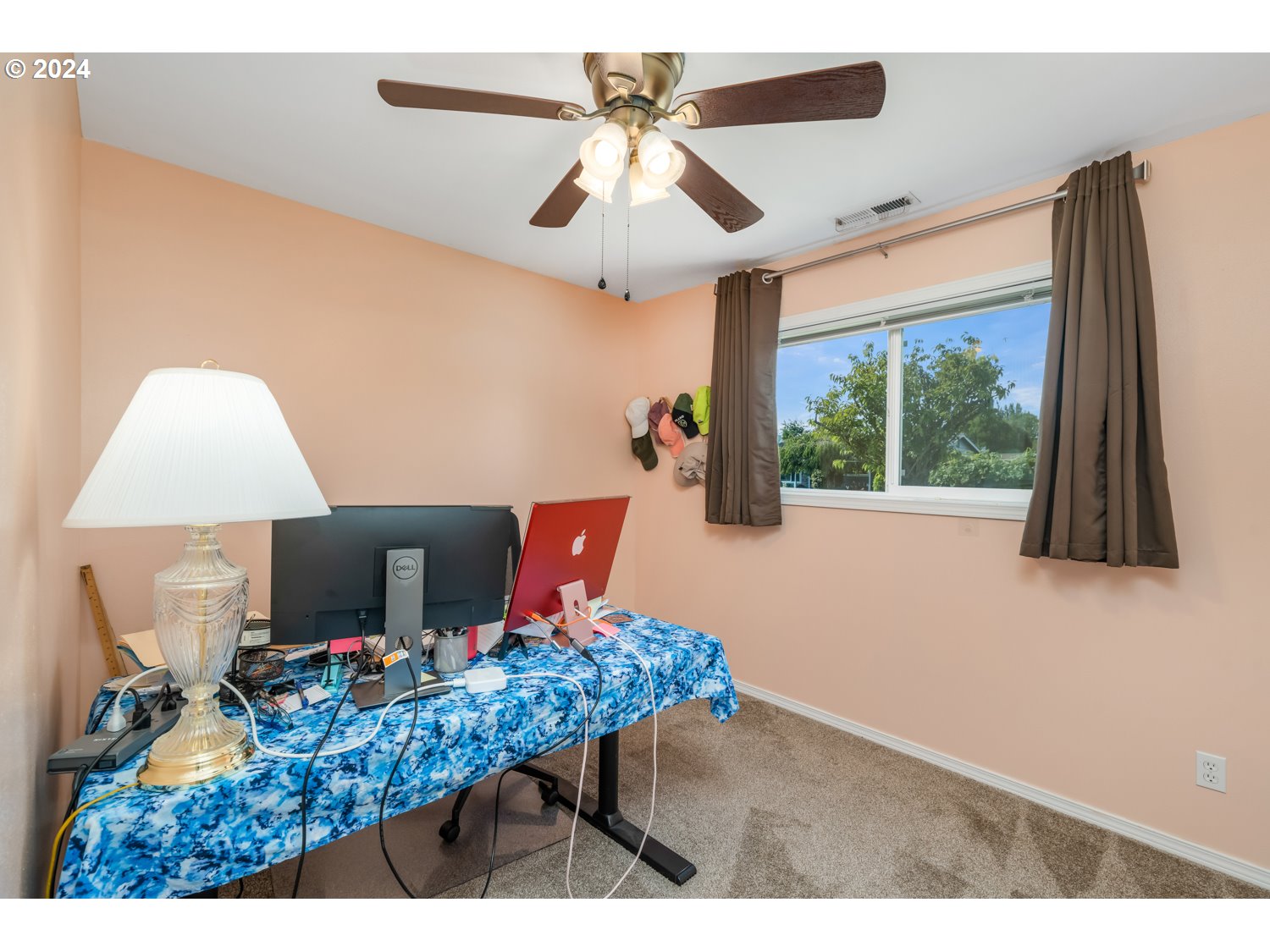 3217 Maple Street Longview, WA 98632 - Photo 20 of 32 a room with furniture and a flat screen tv