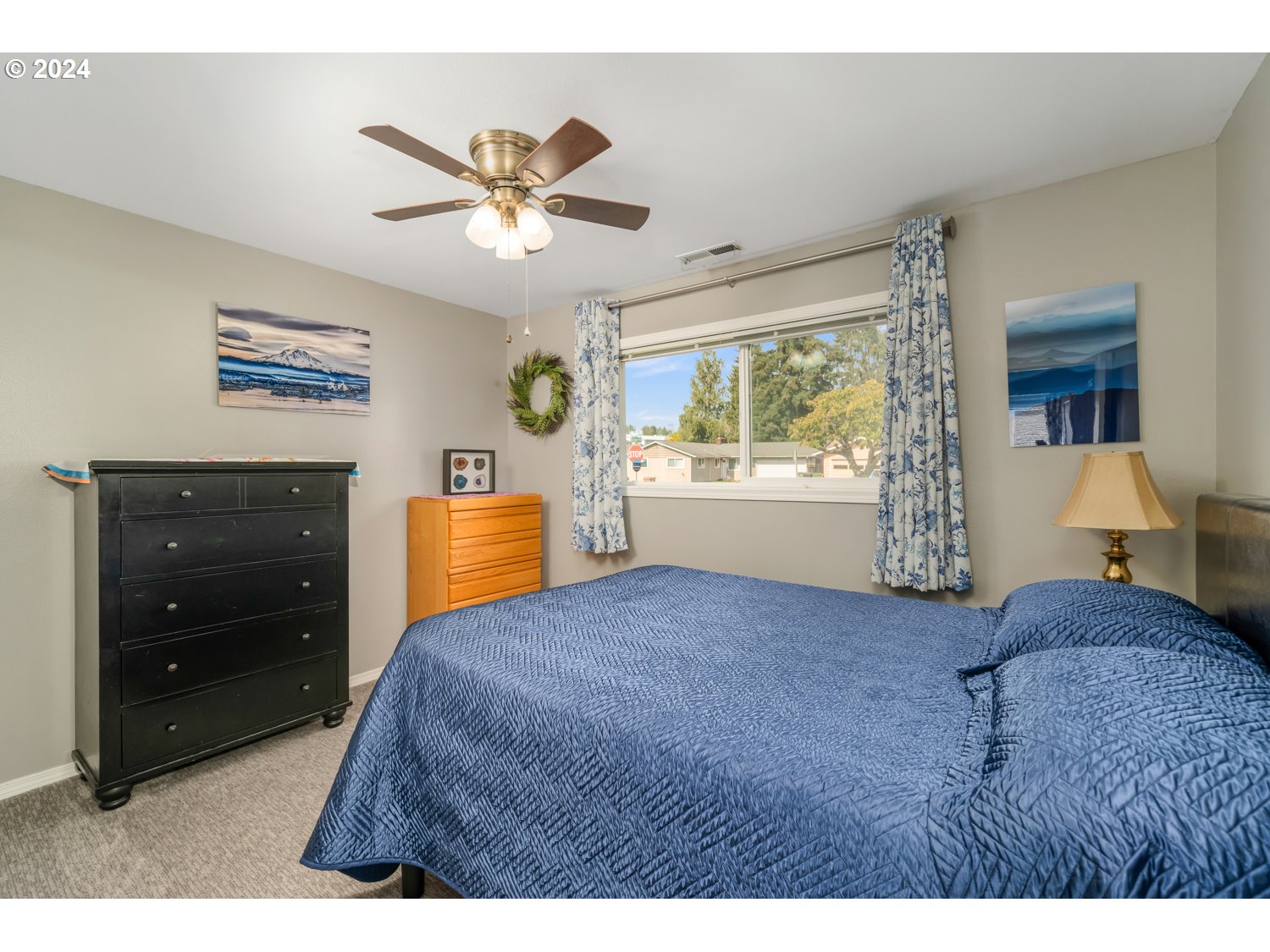 3217 Maple Street Longview, WA 98632 - Photo 23 of 32 a bedroom with a bed and a dresser