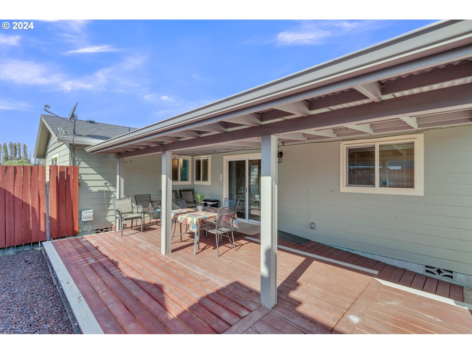 3217 Maple Street Longview, WA 98632 - Photo 29 of 32 a living room with furniture
