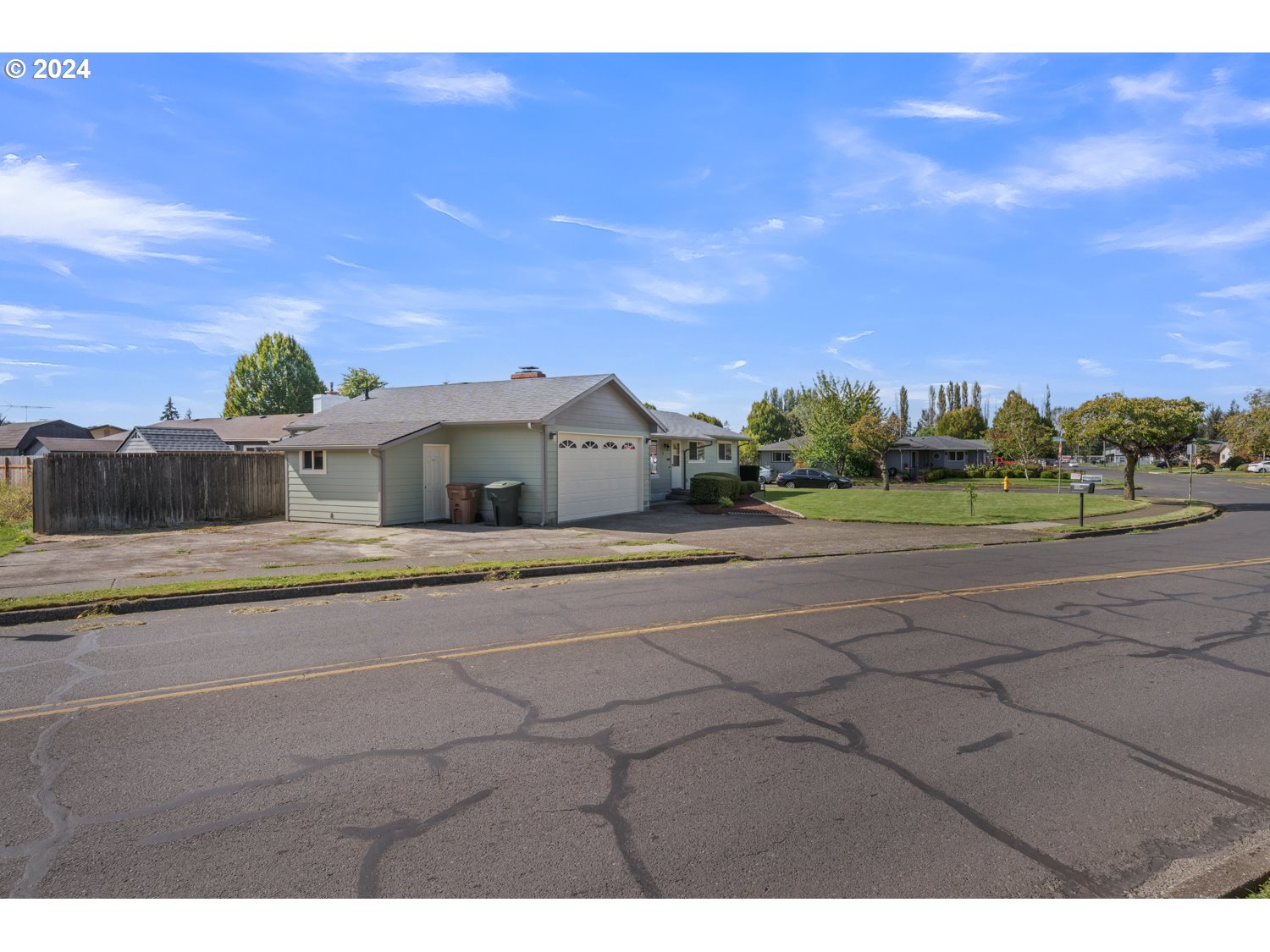 3217 Maple Street Longview, WA 98632 - Photo 4 of 32 a front view of a house with a yard