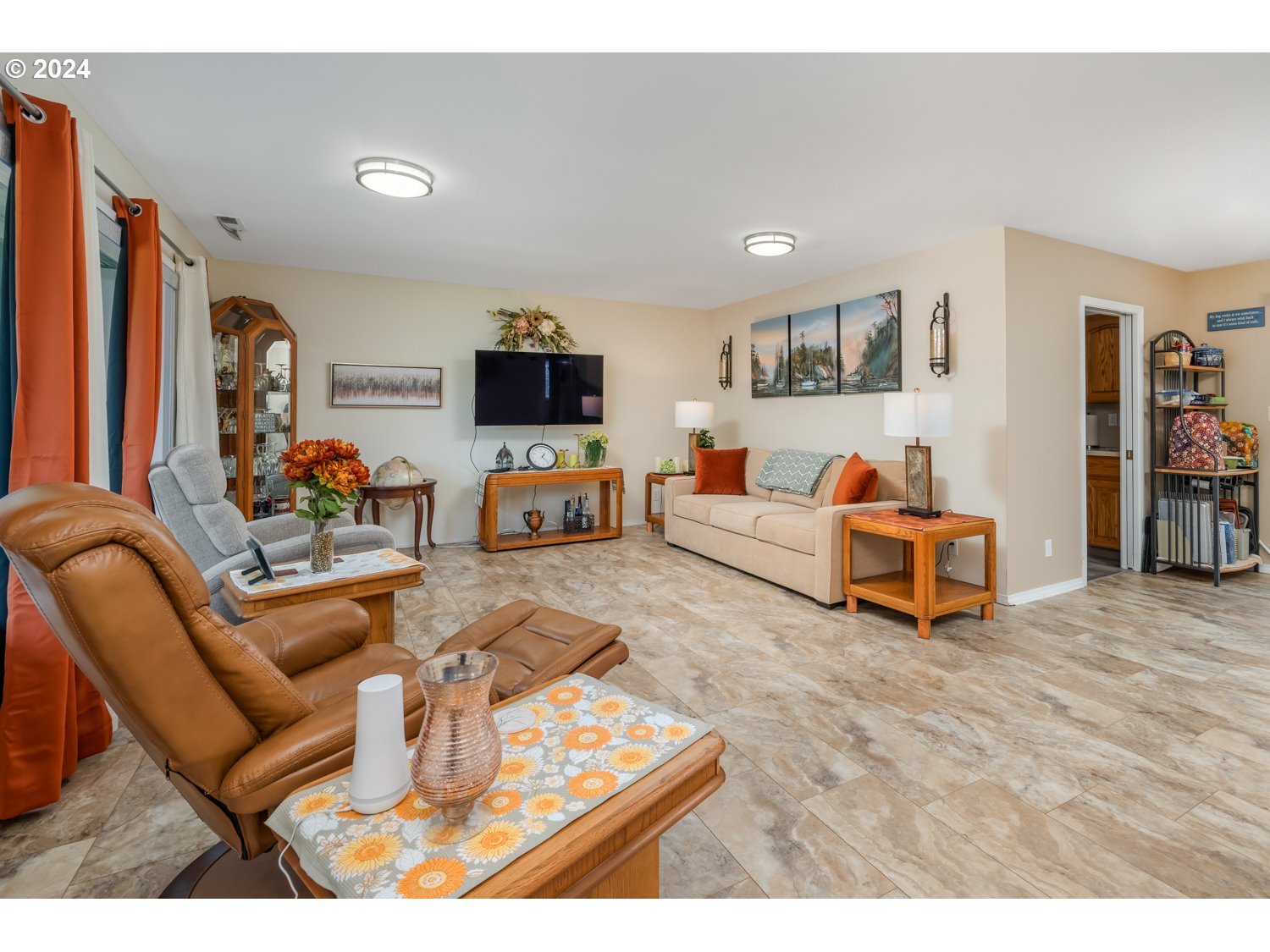3217 Maple Street Longview, WA 98632 - Photo 10 of 32 a living room with furniture and a flat screen tv