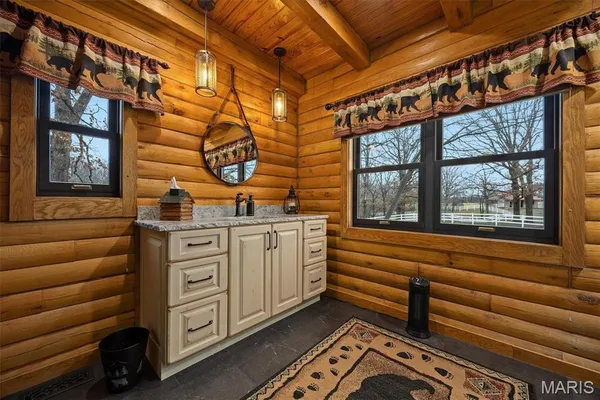 $929,900 | 7467 Walshville Trail, Hillsboro, IL 62049