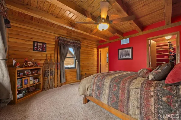 $929,900 | 7467 Walshville Trail, Hillsboro, IL 62049