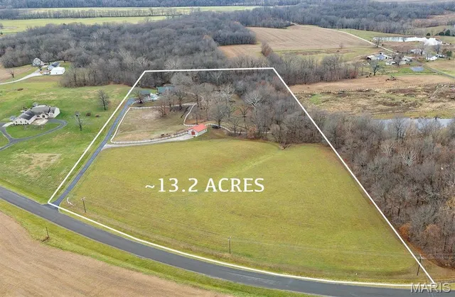 $959,900 | 7467 Walshville Trail, Hillsboro, IL 62049