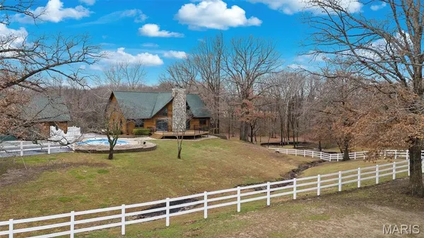 $929,900 | 7467 Walshville Trail, Hillsboro, IL 62049