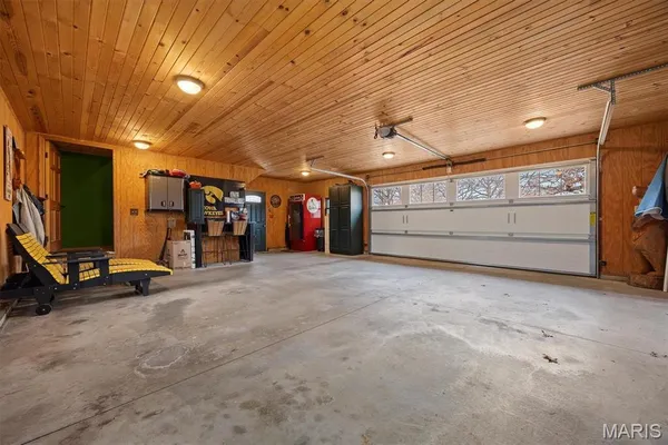 $929,900 | 7467 Walshville Trail, Hillsboro, IL 62049