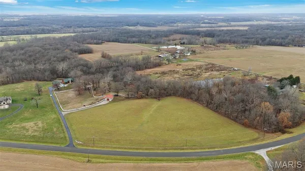 $929,900 | 7467 Walshville Trail, Hillsboro, IL 62049