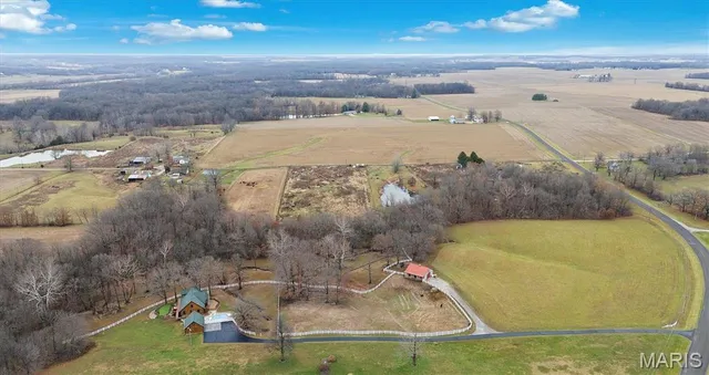 $959,900 | 7467 Walshville Trail, Hillsboro, IL 62049