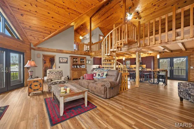 $959,900 | 7467 Walshville Trail, Hillsboro, IL 62049