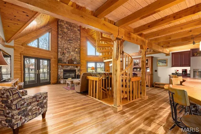 $959,900 | 7467 Walshville Trail, Hillsboro, IL 62049