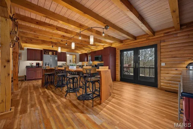 $959,900 | 7467 Walshville Trail, Hillsboro, IL 62049