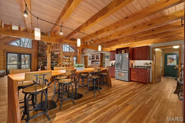 $929,900 | 7467 Walshville Trail, Hillsboro, IL 62049