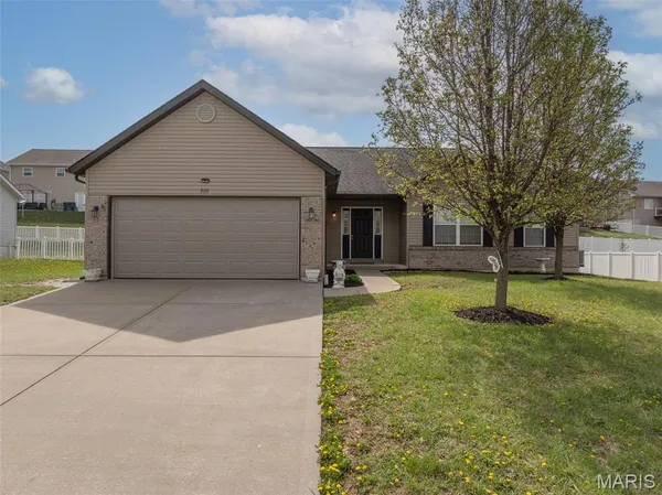 $330,000 | 299 Rockport Drive, Troy, MO 63379