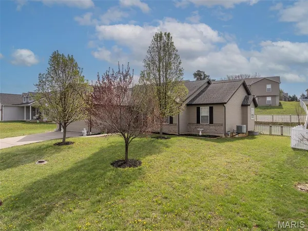 $330,000 | 299 Rockport Drive, Troy, MO 63379