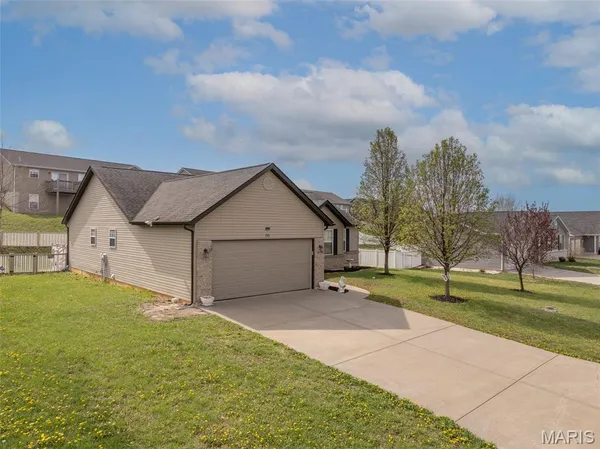 $330,000 | 299 Rockport Drive, Troy, MO 63379