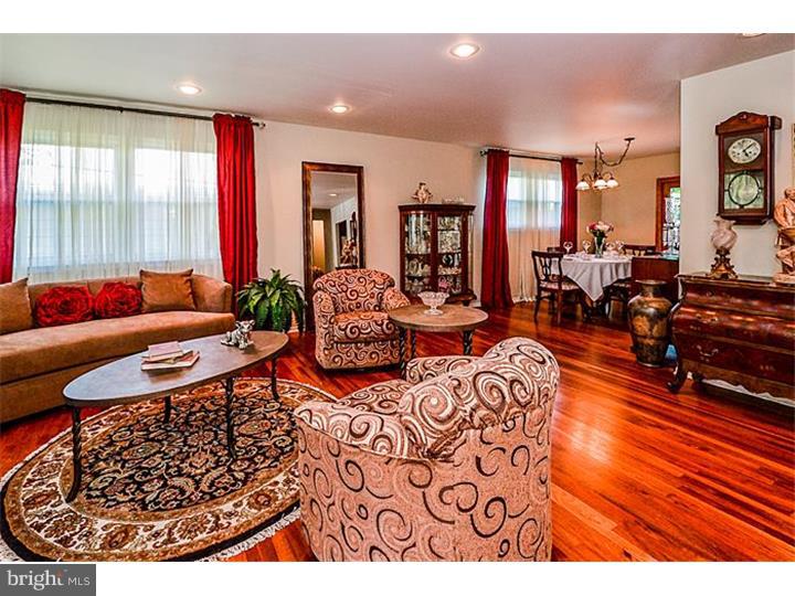 313 Church Road Jenkintown, PA 19046 - Photo 5 of 25 Living Room