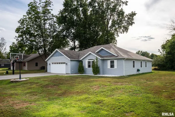 $249,900 | 402 Noah Lane, Carterville, IL 62918