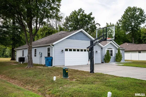 $249,900 | 402 Noah Lane, Carterville, IL 62918