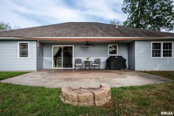 $249,900 | 402 Noah Lane, Carterville, IL 62918