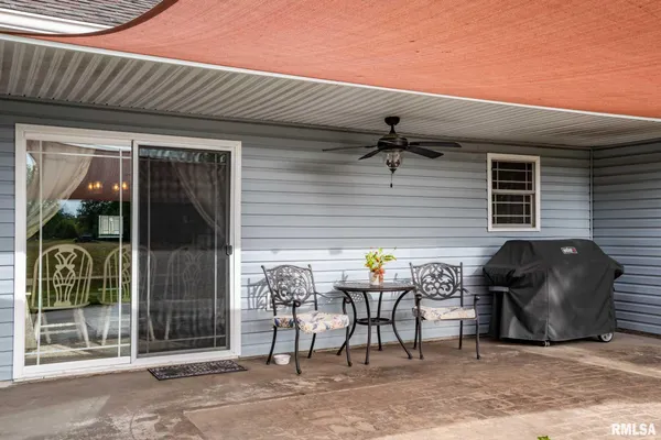 $249,900 | 402 Noah Lane, Carterville, IL 62918