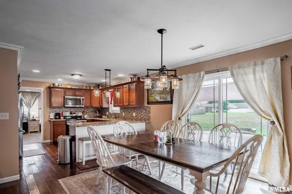 $249,900 | 402 Noah Lane, Carterville, IL 62918