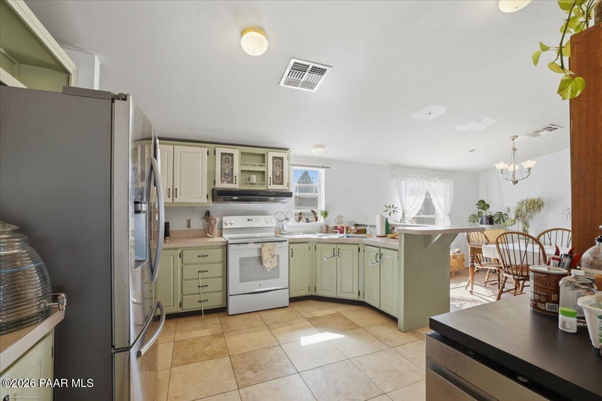 1180 Rolling Hills Road Paulden, AZ 86334 - Photo 12 of 33 10-Kitchen