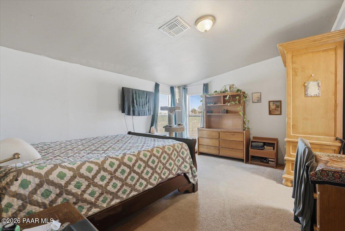 1180 Rolling Hills Road Paulden, AZ 86334 - Photo 17 of 33 15-Primary Suite