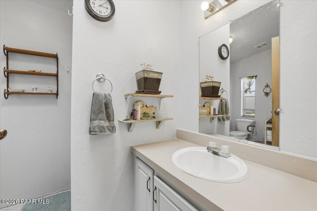 1180 Rolling Hills Road Paulden, AZ 86334 - Photo 18 of 33 16-Primary Suite