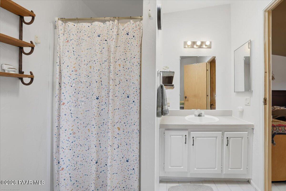 1180 Rolling Hills Road Paulden, AZ 86334 - Photo 19 of 33 17-Primary Suite