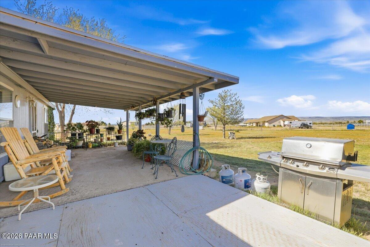 1180 Rolling Hills Road Paulden, AZ 86334 - Photo 22 of 33 20-Back Patio