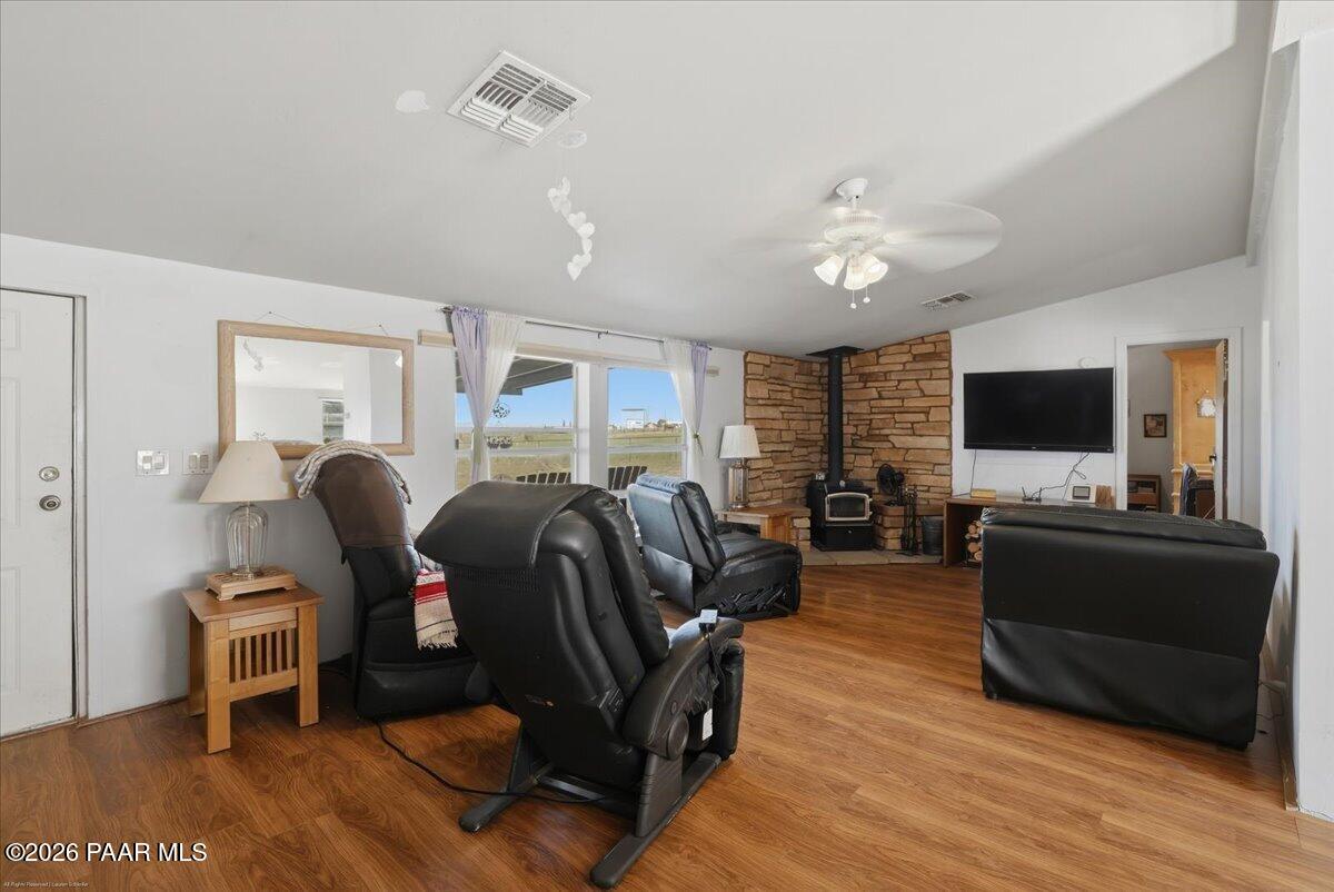 1180 Rolling Hills Road Paulden, AZ 86334 - Photo 4 of 33 02-Living Room