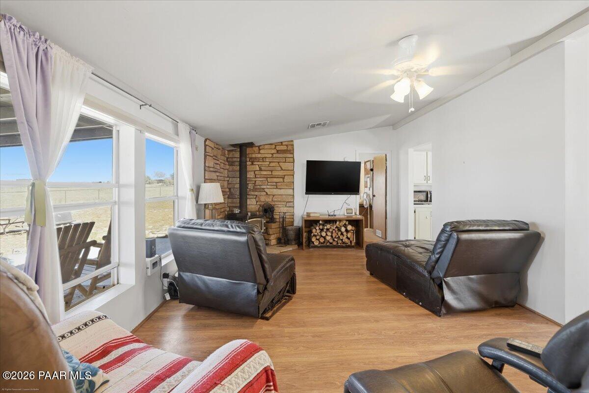 1180 Rolling Hills Road Paulden, AZ 86334 - Photo 5 of 33 03-Living Room