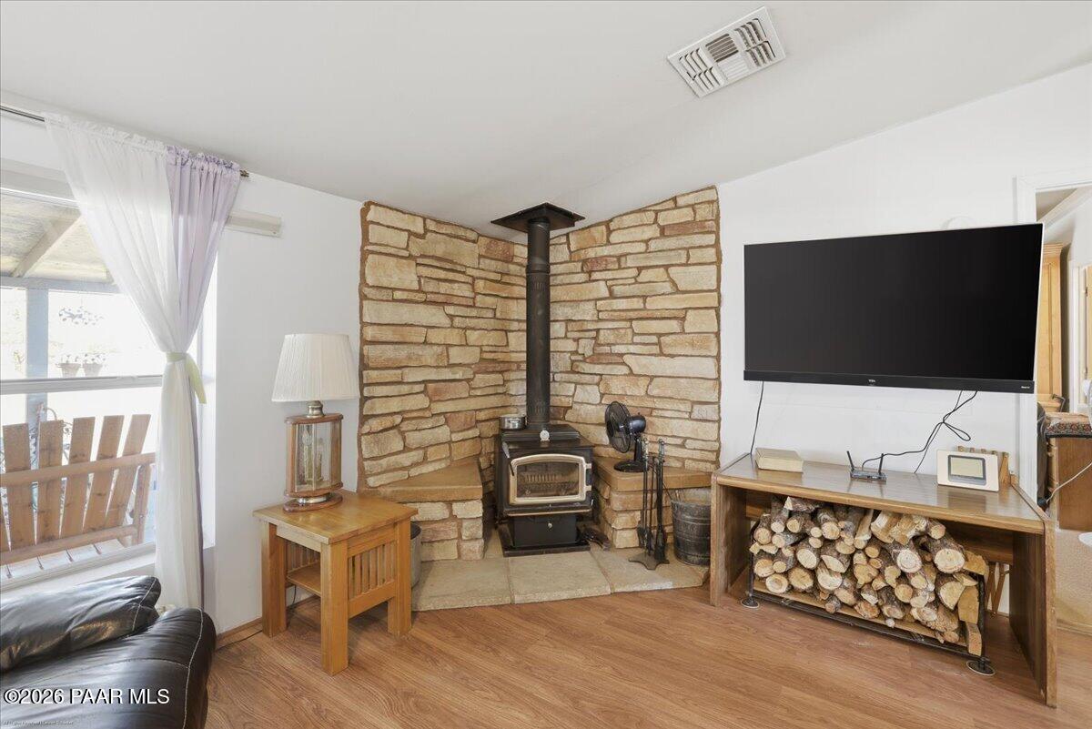 1180 Rolling Hills Road Paulden, AZ 86334 - Photo 6 of 33 04-Living Room