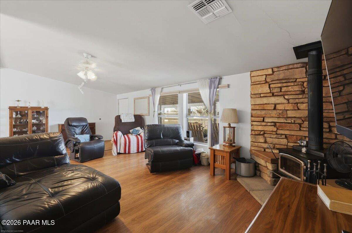 1180 Rolling Hills Road Paulden, AZ 86334 - Photo 7 of 33 05-Living Room