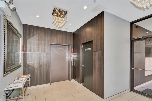 $2,500 | 4330 North Neva Avenue, Unit 202, Norridge, IL 60706