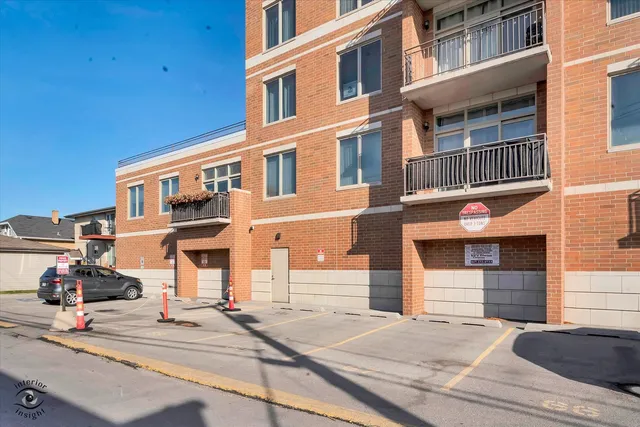 $2,600 | 4330 North Neva Avenue, Unit 202, Norridge, IL 60706
