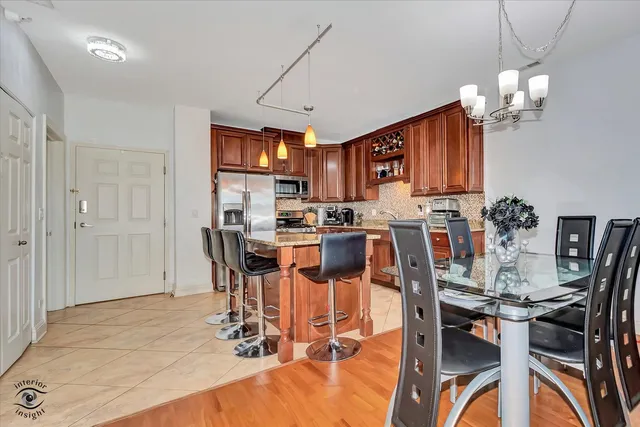 $2,600 | 4330 North Neva Avenue, Unit 202, Norridge, IL 60706