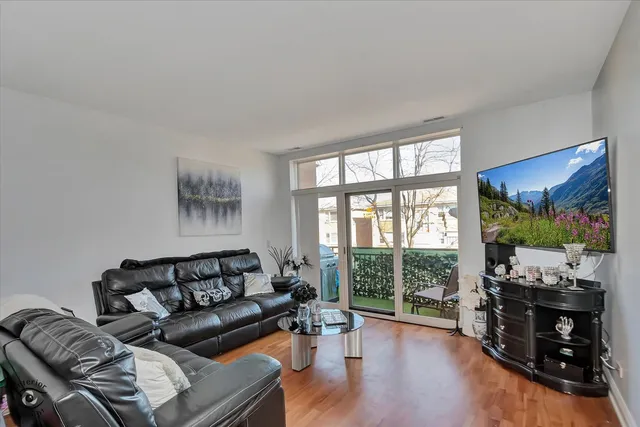 $2,600 | 4330 North Neva Avenue, Unit 202, Norridge, IL 60706