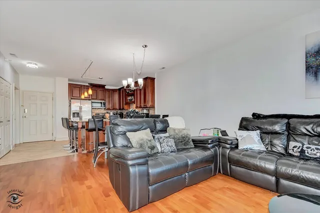 $2,600 | 4330 North Neva Avenue, Unit 202, Norridge, IL 60706