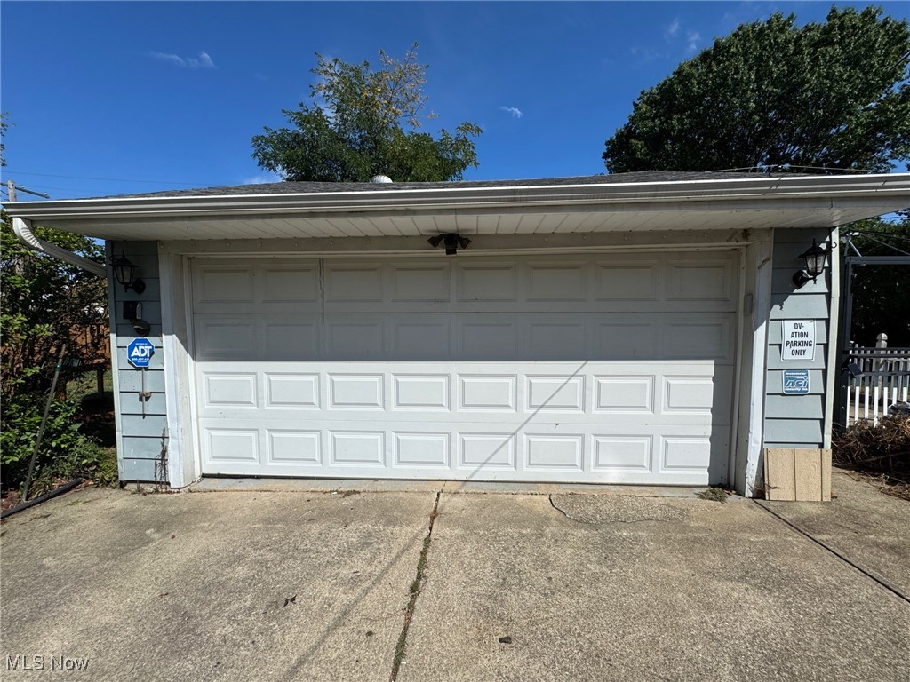 725 Pendley Road Willowick, OH 44095 - Photo 27 of 36 View of garage