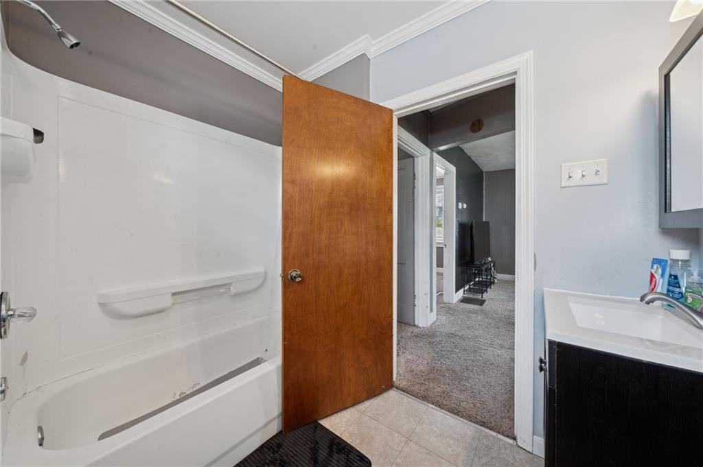 715 1/2 Armstrong, Unit 1/2 Apollo, PA 15613 - Photo 17 of 20 a bathroom with a tub and a sink